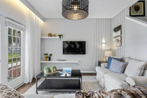 4 Bedroom - 3 Bathroom Lucaya Village 26-108 Lv